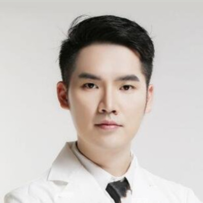 李成龙