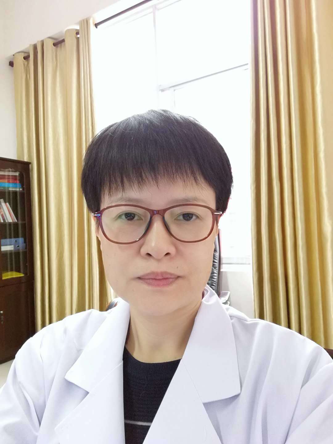 裘名宜