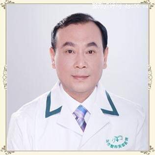 董君