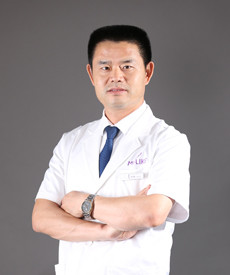 李保锴