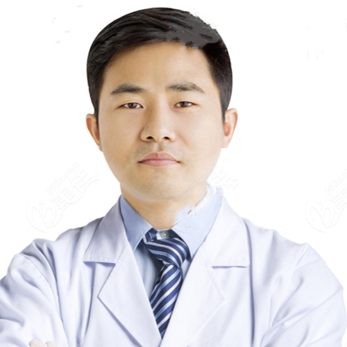 李震